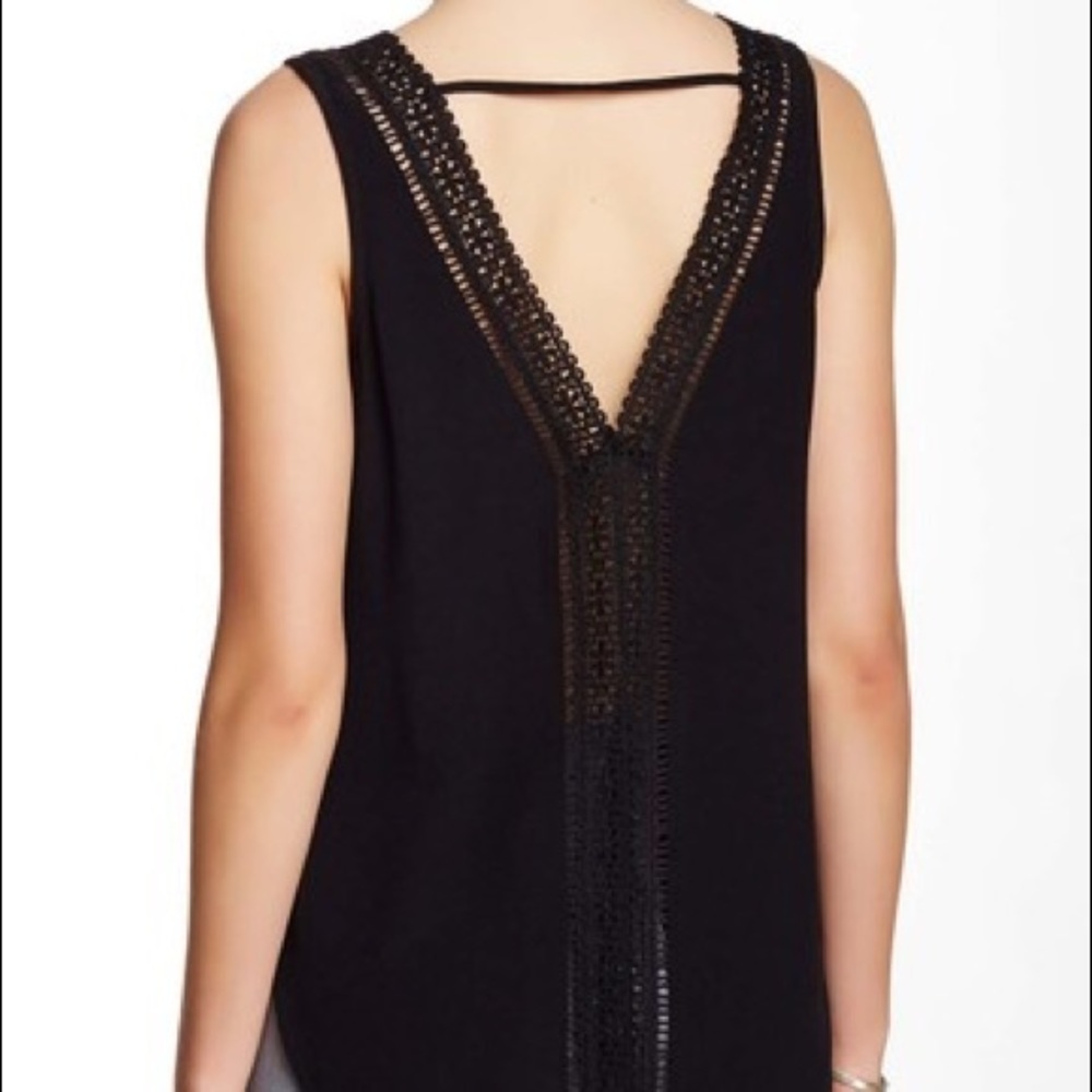 ASTR black lace trim v-neck tank 🖤